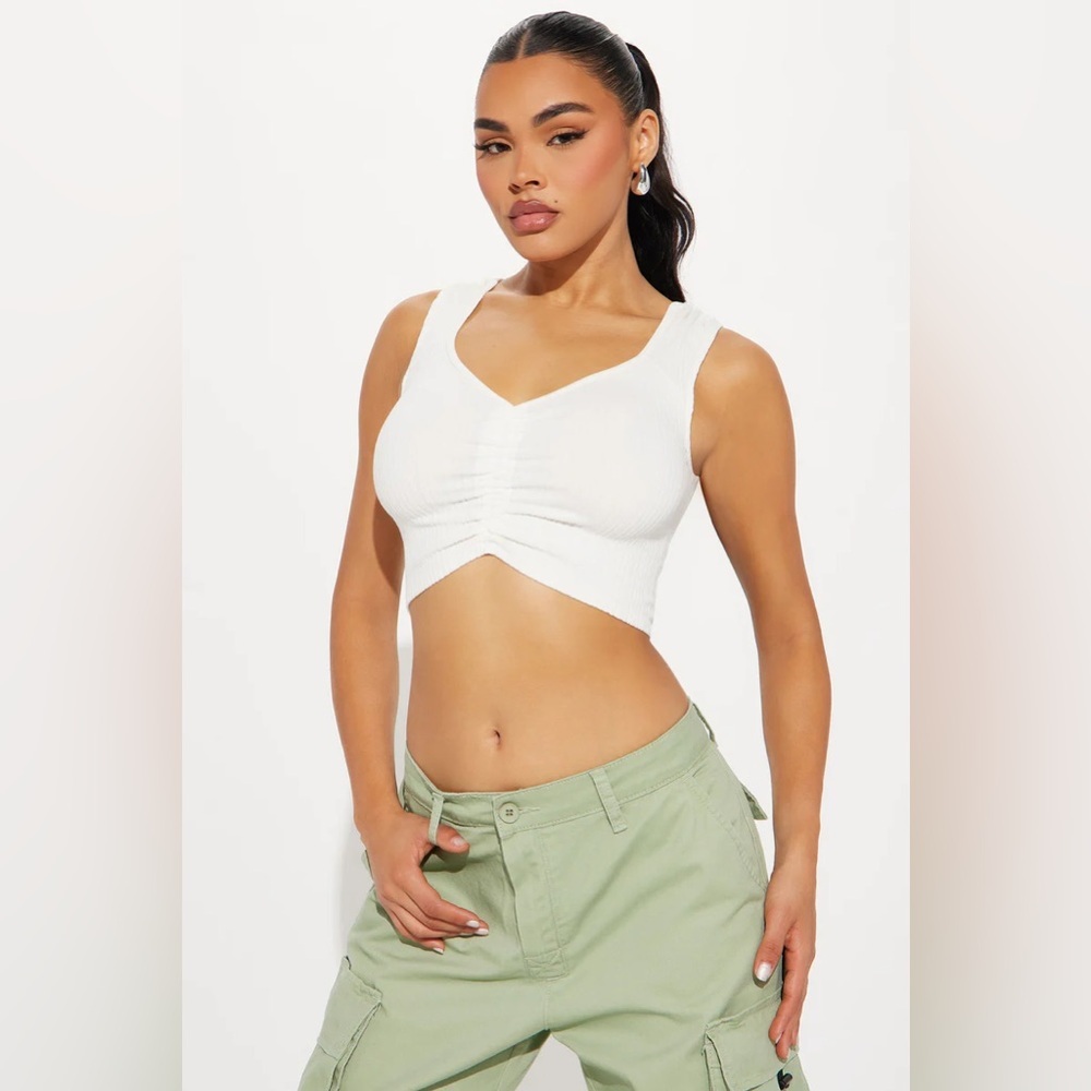 Women’s Whitney Seamless Wide V Neck Sleeveless
Ruched Detail Top - White | NEW